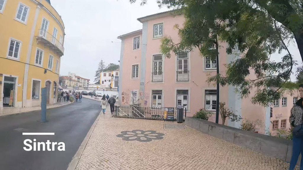 Sintra: Um Passeio pelo Castelo dos Mouros 🏰 1 image