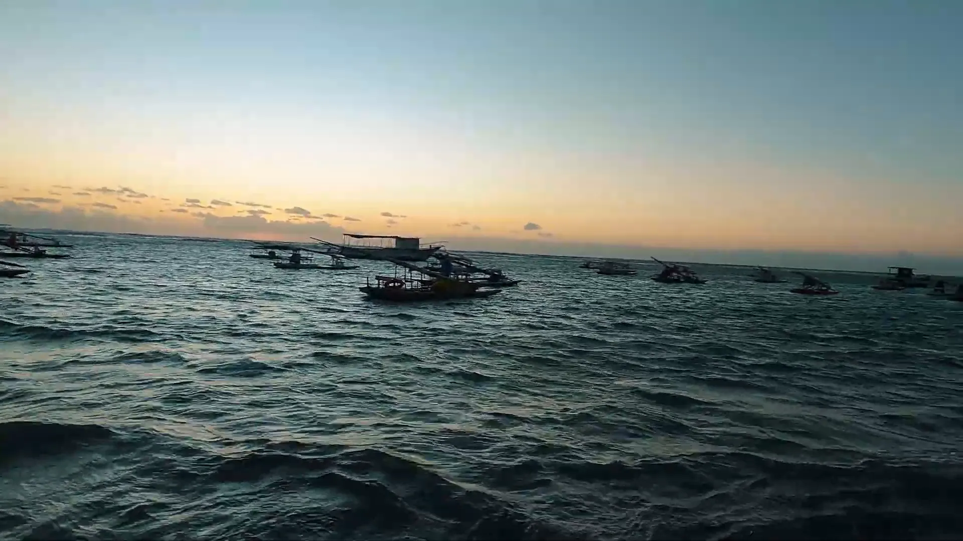 Descubra as Piscinas Naturais de Porto de Galinhas – Paraíso em Pernambuco! 1 Nascer do sol na praia de Porto de Galinhas