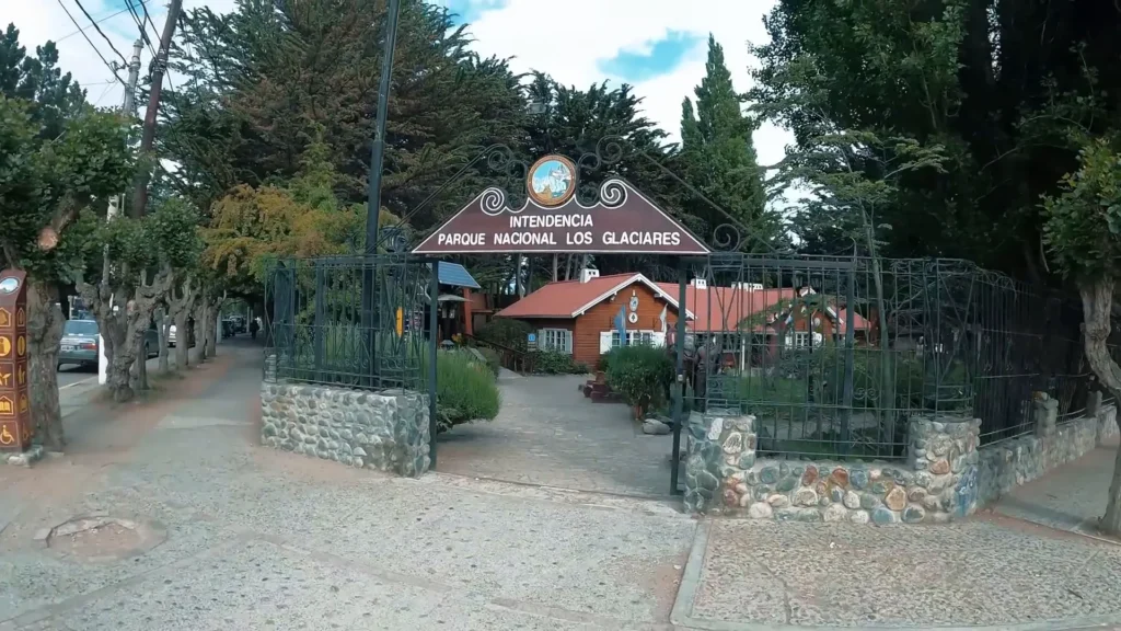 Roteiro El Calafate: Dicas, Passeios e Como Economizar na Patagônia Argentina 3 Entrada da Intendência do Parque Nacional Los Glaciares em El Calafate