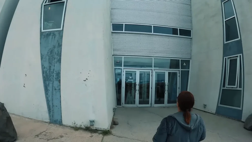 Roteiro El Calafate: Dicas, Passeios e Como Economizar na Patagônia Argentina 5 Fachada moderna e arrojada do Museu do Gelo Patagônico - Glaciarium