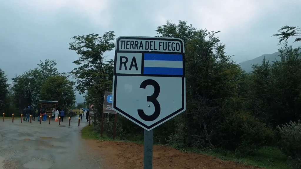 Placa do fim da Ruta 3, início da Antártica Trem do Fim do Mundo