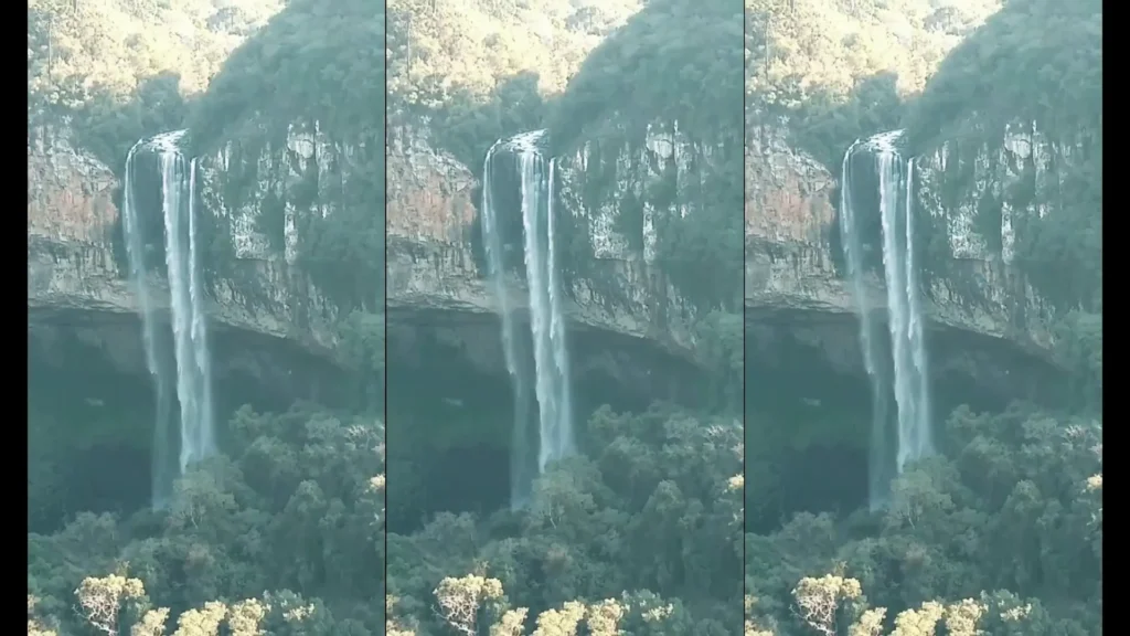 Vista final da Cascata do Caracol em um dia ensolarado
