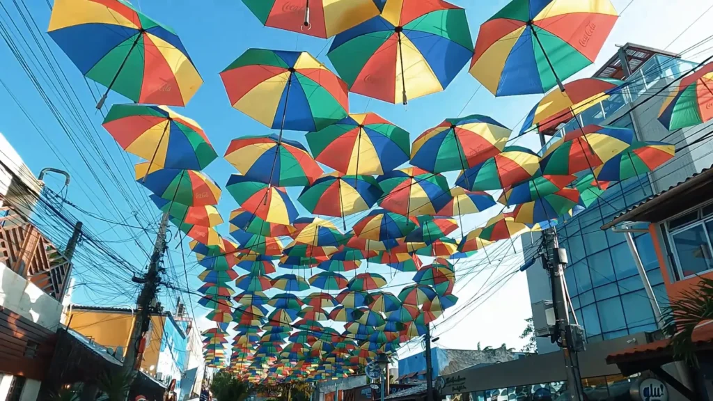 Rua das Sombrinhas, ponto turístico famoso para fotos em Porto de Galinhas