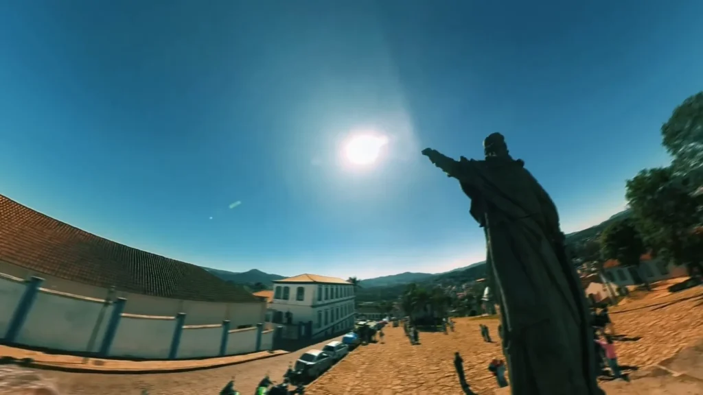 Viagem no Tempo pelas Cidades Históricas de Minas: Ouro Preto, Congonhas, Mariana e Sabará 7 Um dos Profetas esculpidos por Aleijadinho em Congonhas