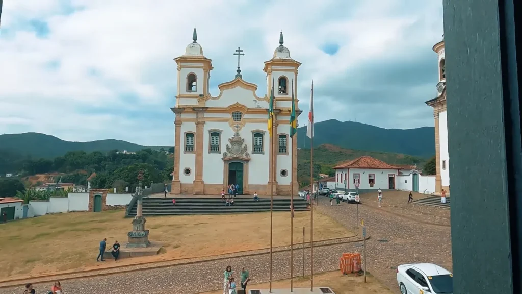Viagem no Tempo pelas Cidades Históricas de Minas: Ouro Preto, Congonhas, Mariana e Sabará 11 Fachada da Casa da Câmara e Cadeia em Mariana