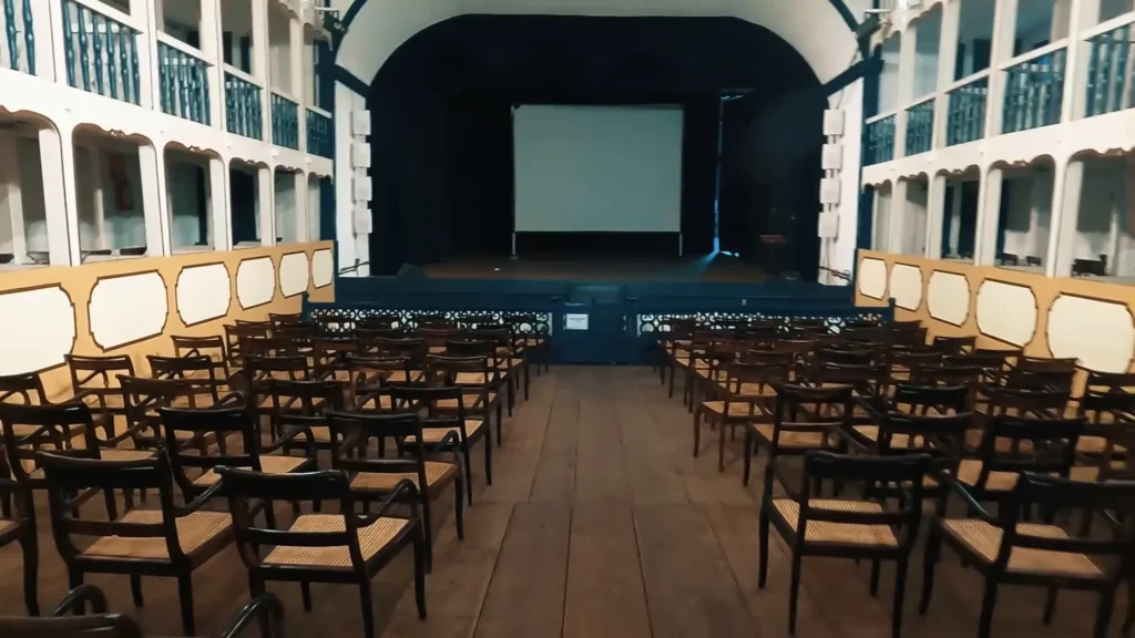 Viagem no Tempo pelas Cidades Históricas de Minas: Ouro Preto, Congonhas, Mariana e Sabará 14 Interior do Teatro Municipal de Sabará