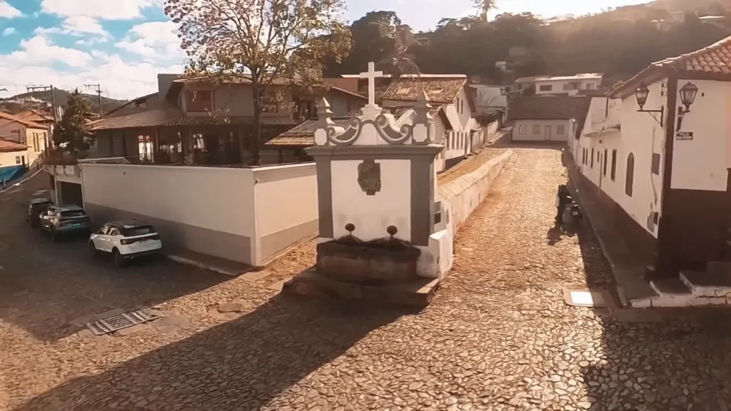 Viagem no Tempo pelas Cidades Históricas de Minas: Ouro Preto, Congonhas, Mariana e Sabará 15 Chafariz histórico de Sabará em pedra sabão