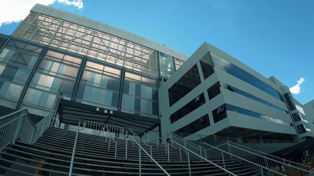 Vista externa da Arena da Baixada, estádio do Atlético Paranaense O que fazer em Curitiba