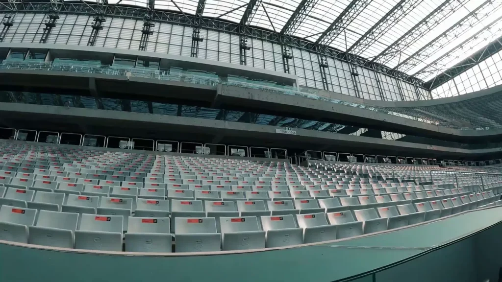 Teto retrátil da Arena da Baixada em processo de abertura O que fazer em Curitiba