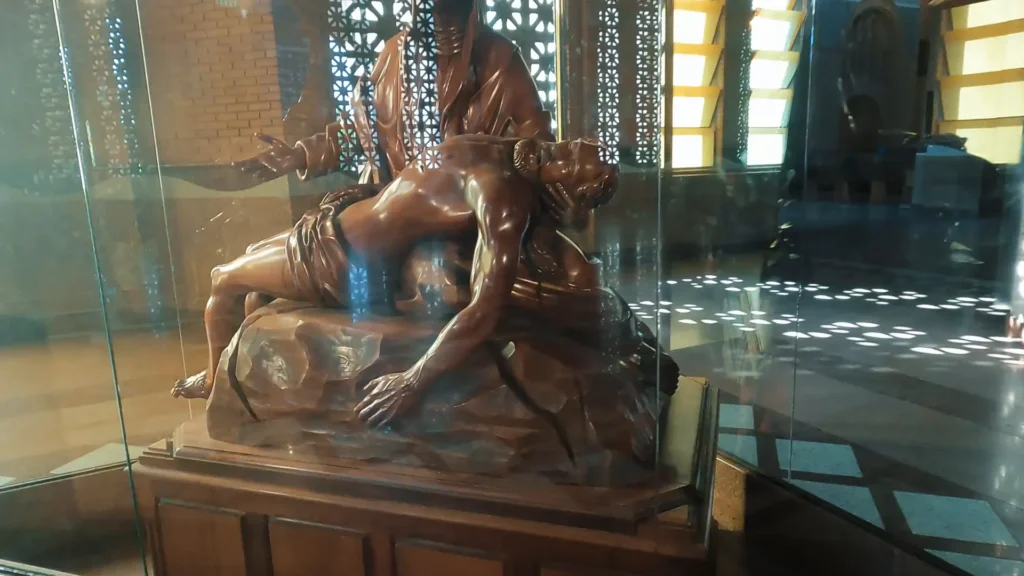 Escultura de Nossa Senhora de Piedade Basílica de Aparecida