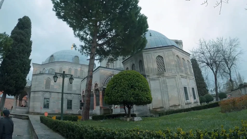 Mesquita Azul e Hagia Sophia: Um Duelo de Monumentos no Coração de Istambul 9 image 66
