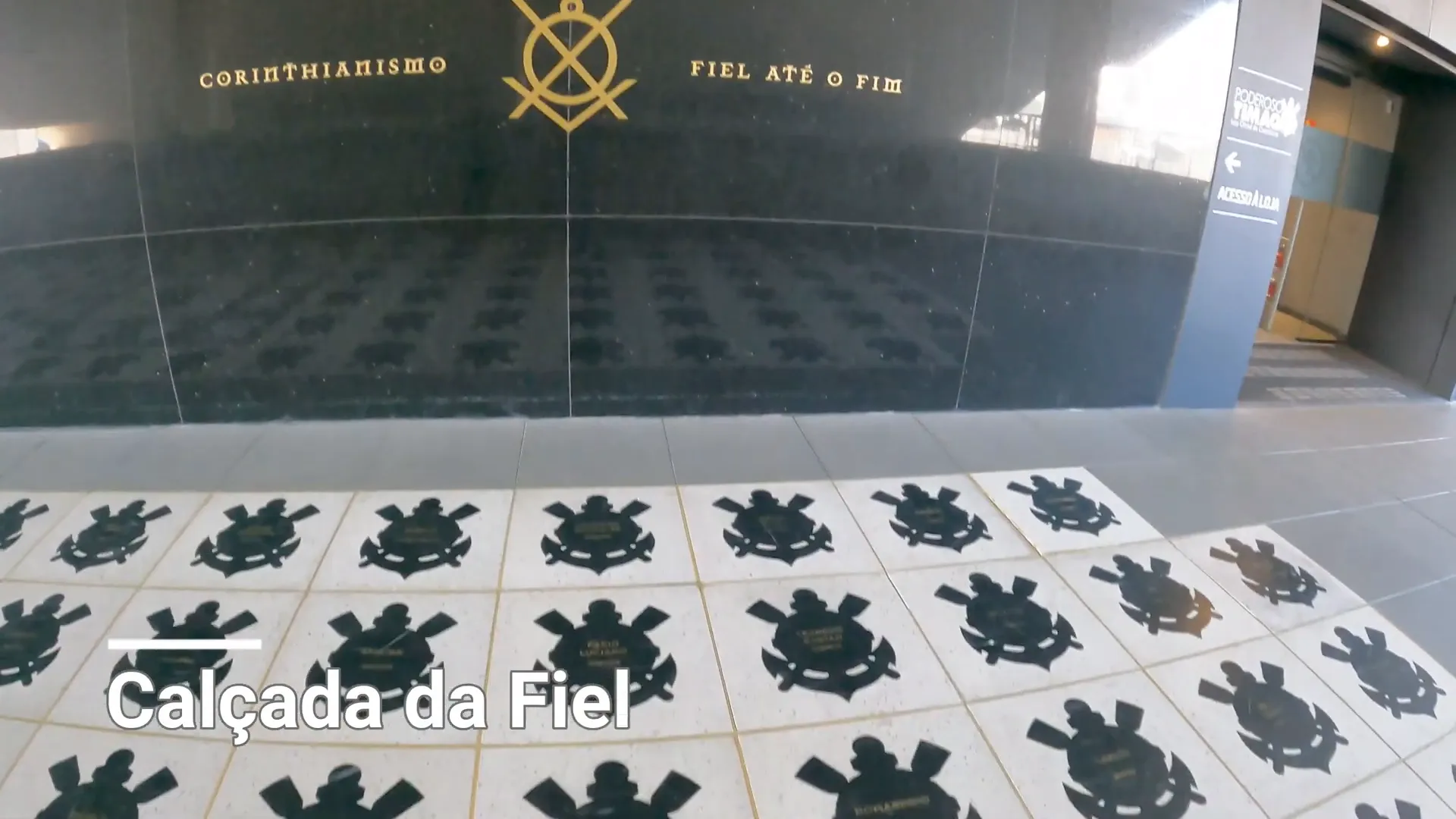 CORINTHIANS Neo Química Arena: Tour Completo pelo "Hospício" e Os Segredos da Casa do Povo 1 Painel com os 11 jogadores escolhidos pela torcida como ídolos