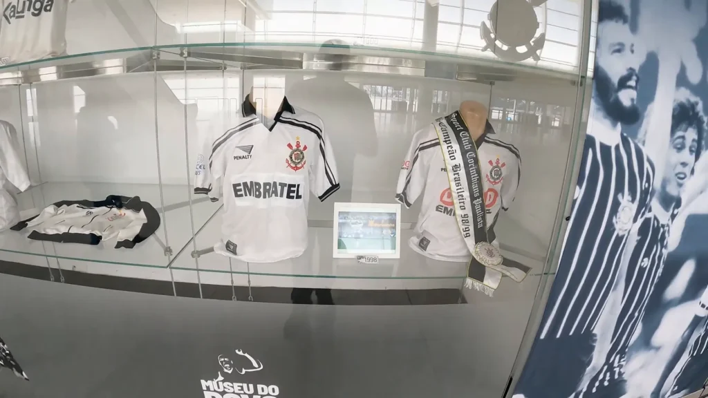 CORINTHIANS Neo Química Arena: Tour Completo pelo "Hospício" e Os Segredos da Casa do Povo 5 Camisas e lembranças históricas em exibição no museu