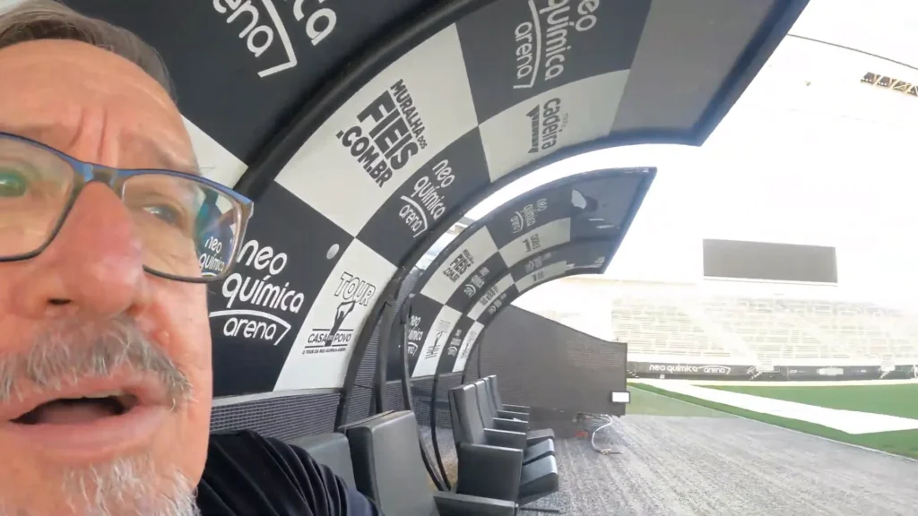 CORINTHIANS Neo Química Arena: Tour Completo pelo "Hospício" e Os Segredos da Casa do Povo 9 Banco de reservas do time adversário com visão da torcida
