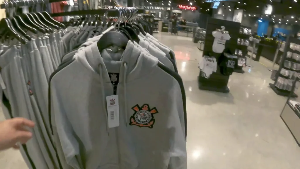 CORINTHIANS Neo Química Arena: Tour Completo pelo "Hospício" e Os Segredos da Casa do Povo 10 Produtos na loja oficial do Corinthians com jaquetas e moletons