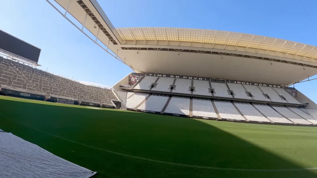CORINTHIANS Neo Química Arena: Tour Completo pelo "Hospício" e Os Segredos da Casa do Povo 12 Panorâmica da arena mostrando a dimensão do estádio e cadeiras