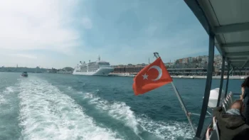 Entre Europa e Ásia: Um passeio de barco pelo Bósforo com os Nômades da Estrada