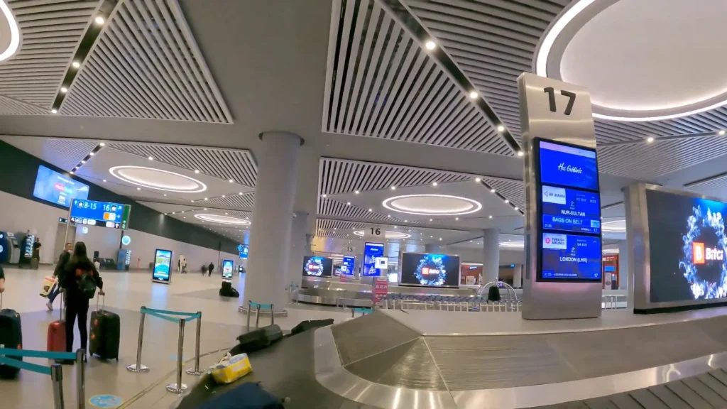 Esteiras enormes no aeroporto de Istambul