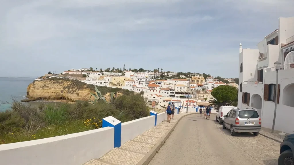 Algarve | Carvoeiro, a maravilhosa praia de Portugal 2 Praia do Carvoeiro vista do alto das falésias