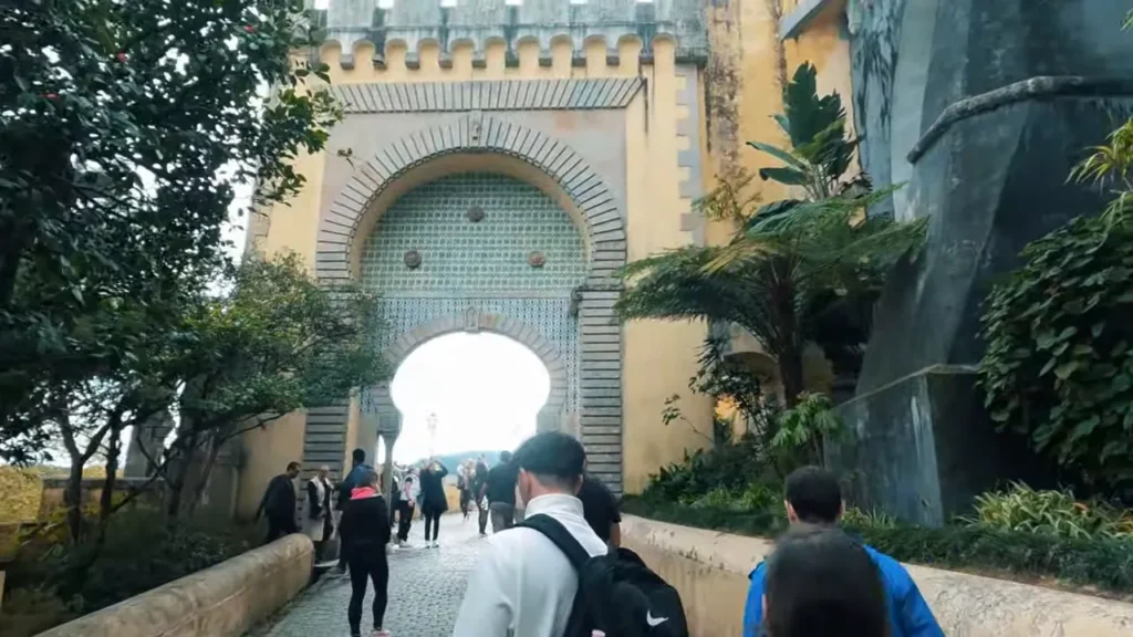 Entrada monumental do Palácio da Pena