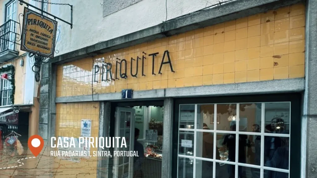 Vitrine com travesseiros na confeitaria tradicional de Sintra