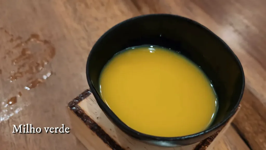 Molho de pimenta com tucupi servido à mesa