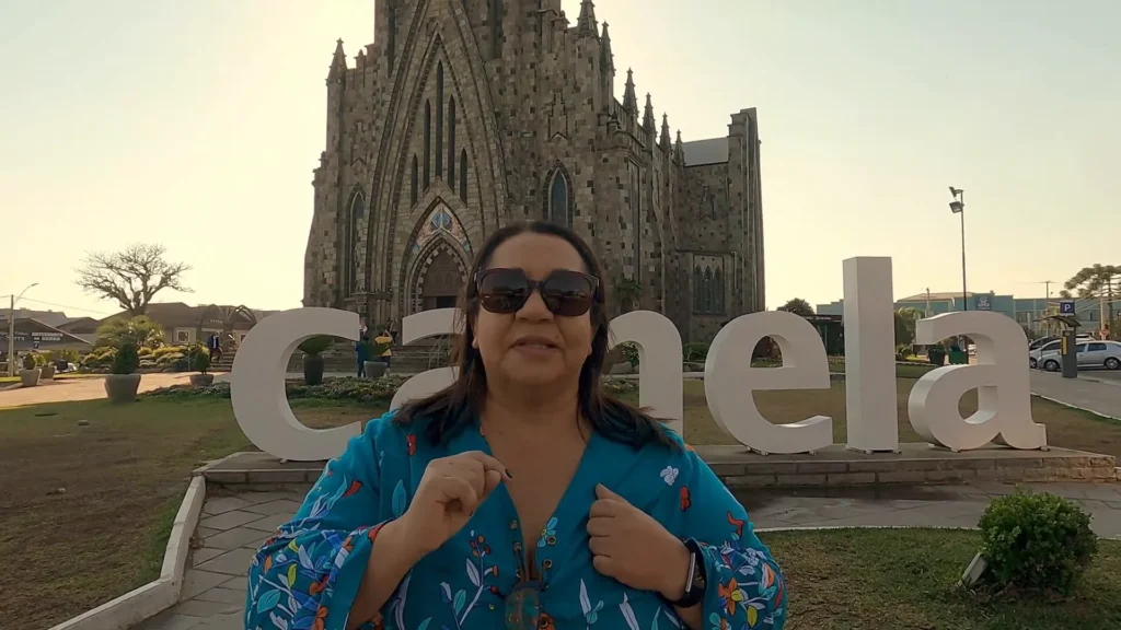 Canela: 3 Passeios Imperdíveis para Fazer em Um Dia 1 Fachada da Catedral de Pedra em Canela, vista frontal
