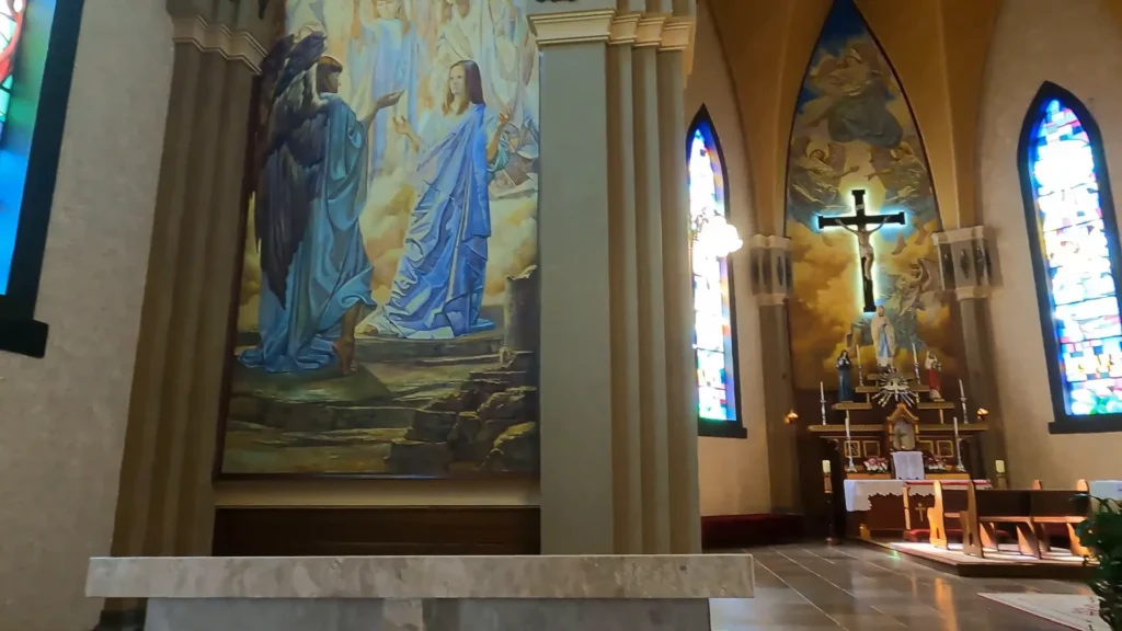 Canela: 3 Passeios Imperdíveis para Fazer em Um Dia 2 Detalhe das obras de arte dentro da Catedral de Pedra