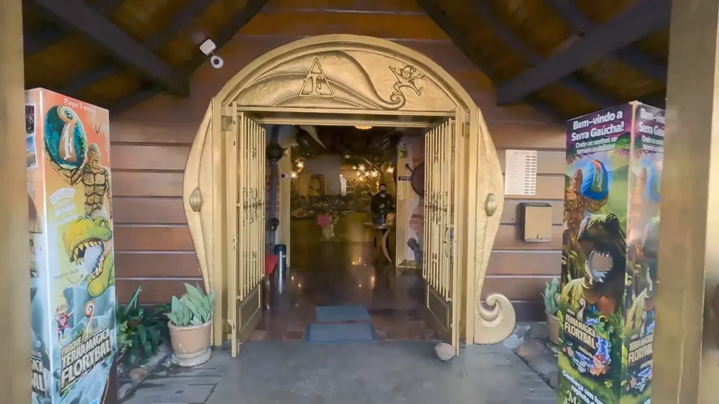 Canela: 3 Passeios Imperdíveis para Fazer em Um Dia 7 Entrada da Casa de Chocolate temática inspirada em João e Maria