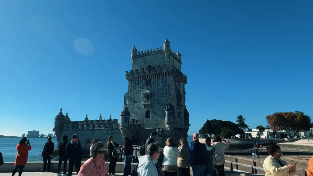 Lisboa: Roteiro Completo de Um Dia em Belém, Centro e Parque das Nações 2 Margens do Tejo com vista da Torre de Belém e Monumento aos Descobrimentos