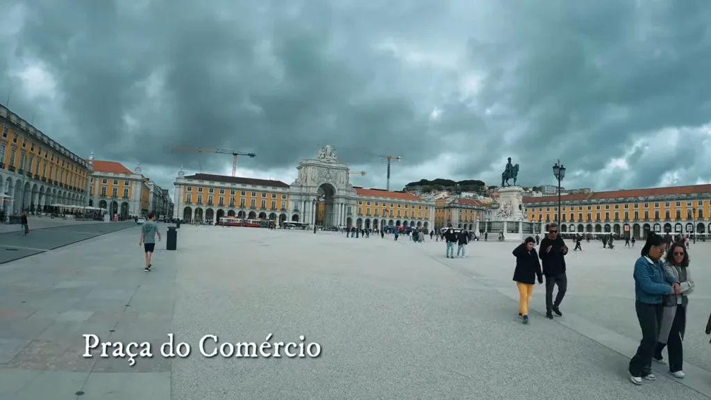 Lisboa: Roteiro Completo de Um Dia em Belém, Centro e Parque das Nações 7 Praça do Comércio com a estátua de D. José I e a arcada ao fundo
