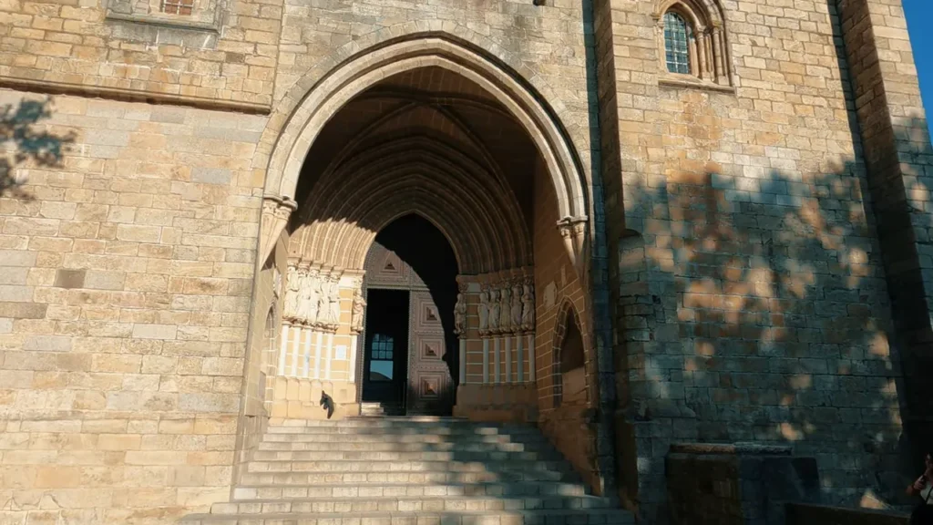 Fachada da Catedral de Évora